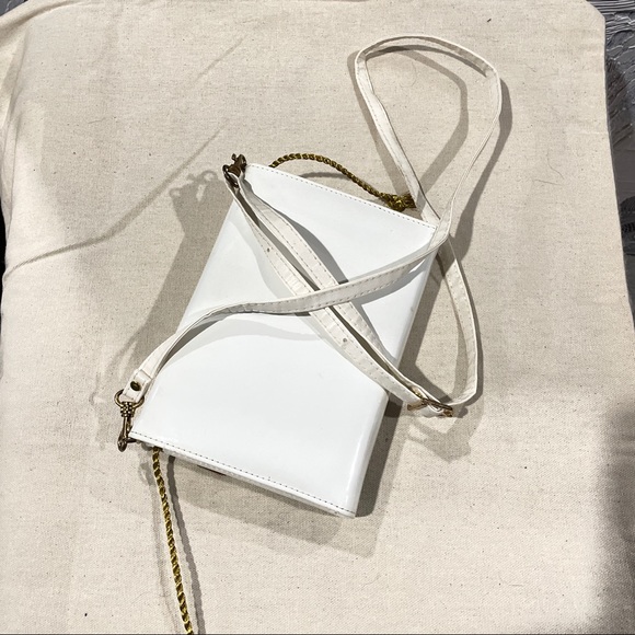 Precious Moments Vintage Children’s bible in carrying case with strap - Picture 7 of 7